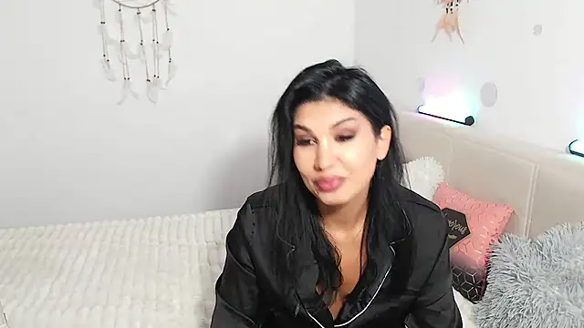 NickyHotXO - naked 20 spanks on the ass