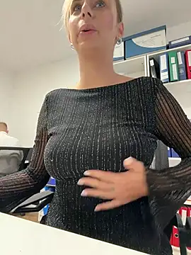Hii_Lolla - Orgasm at work and LT Video 😈
