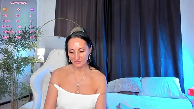 Eva_luxa - spanking ass 3 times
