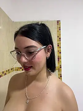 Julianne_valerin - SHOW PUSSY