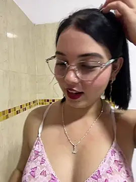 Julianne_valerin - SHOW PUSSY