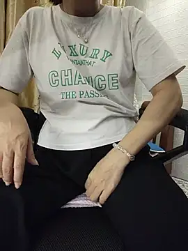 Hara_lusia83 - She has big and sexy breasts.