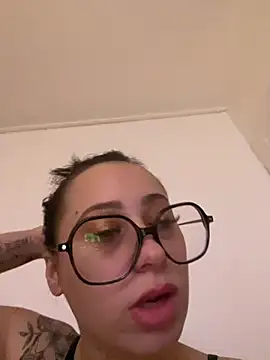 Queenlo_xxx - gagne 2 vidéos très HARD💦