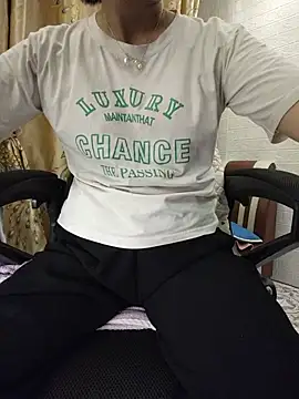 Hara_lusia83 - She has big and sexy breasts.