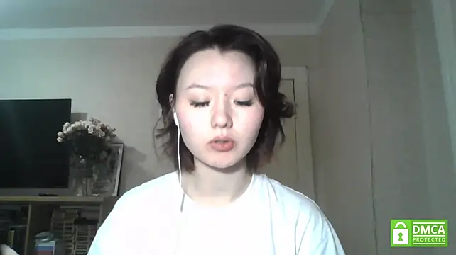 QuyenLuellen - ick lips clouse to cam