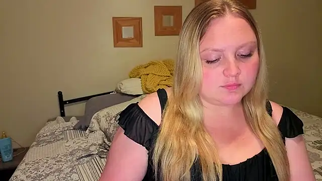 Phatassblonde - play with pussy in public
