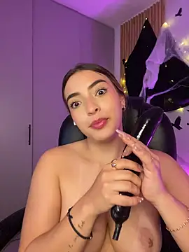 Kyliejoness - my fist squirt💦💦