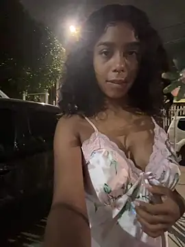 Cinnamon_19 - Show and bounce my. Tits in public
