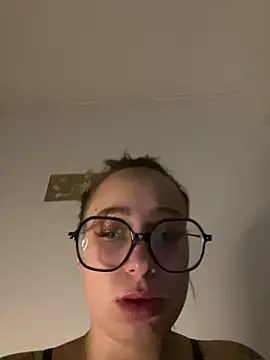 Queenlo_xxx - gagne 2 vidéos très HARD💦