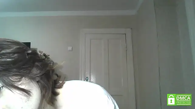QuyenLuellen - ick lips clouse to cam