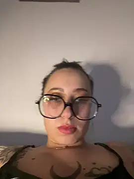 Queenlo_xxx - gagne 2 vidéos très HARD🔥