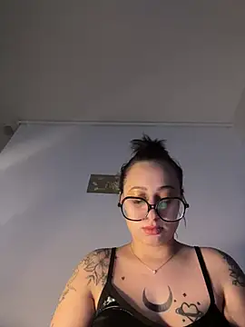 Queenlo_xxx - gagne 2 vidéos très HARD🔥