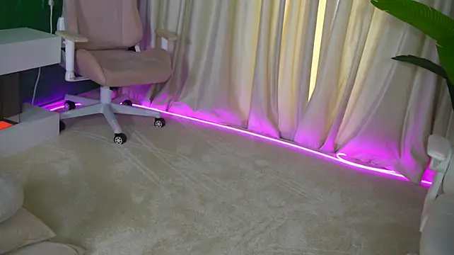FoxieJullia - an orgasm a day ...