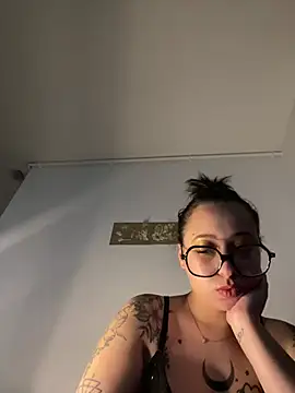 Queenlo_xxx - gagne 2 vidéos très HARD🔥