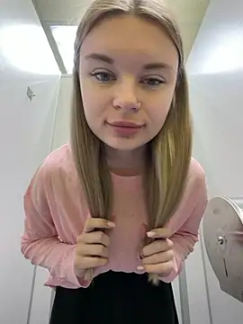-MiaKitty - Show my cute outfit in public WC 💢