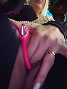 MILFBARBY - Make me squirt in public place