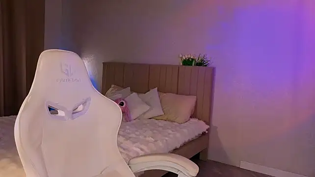 Moon_sannyy - stay only in underwear