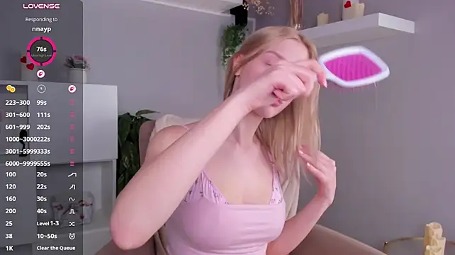 Alice_Taylori - Oil on boobs + massage