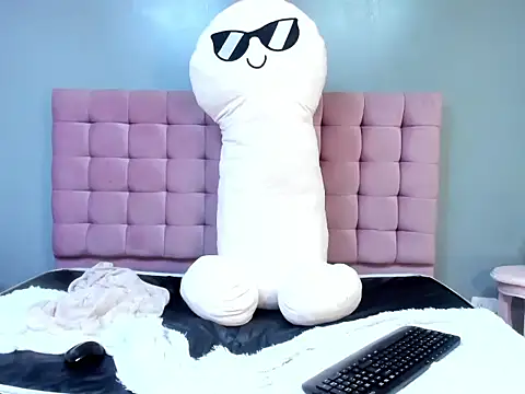LucyJones69 - 💜Bouncing tits