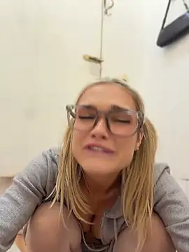 Nicoleevien - TWO MAN! Stick out my naked ass