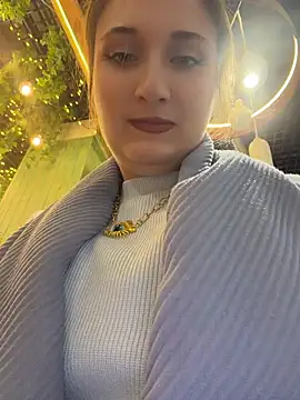 AdelRich - Show tits on public