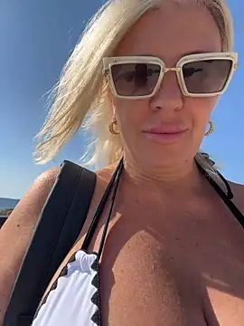 TUNDEROSE1 - Boobs