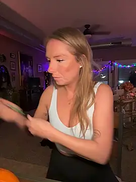 Prettymouthpeach - Cum show