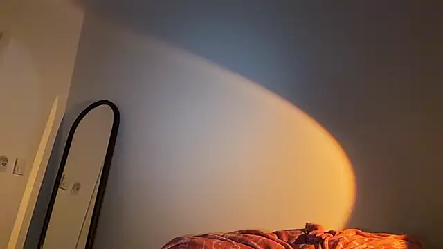 Maddieblairxo - topless pillow ride
