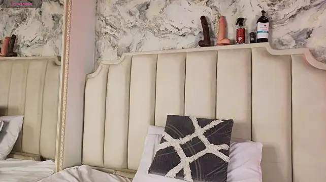 Miss_Honey_21 - Rub your cock with my ass 🍆🍑
