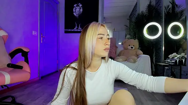 Reina_Cummings - Squeeze your cock between my tits 🍒