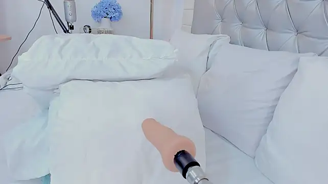 AuraVelvet_ - MASSAGE MY ASS WITH OIL. 😋