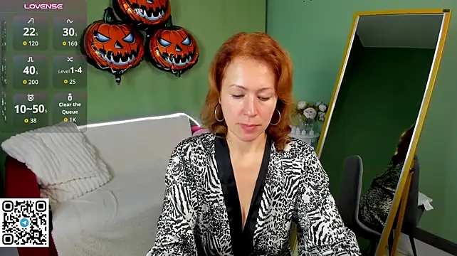 LeticiaRomano - lower the strap