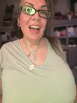Dieseldame1313 - Hey guys topless dance