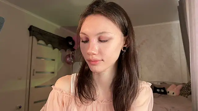 MiaPimmy - Feel your hands on my naked boobies!