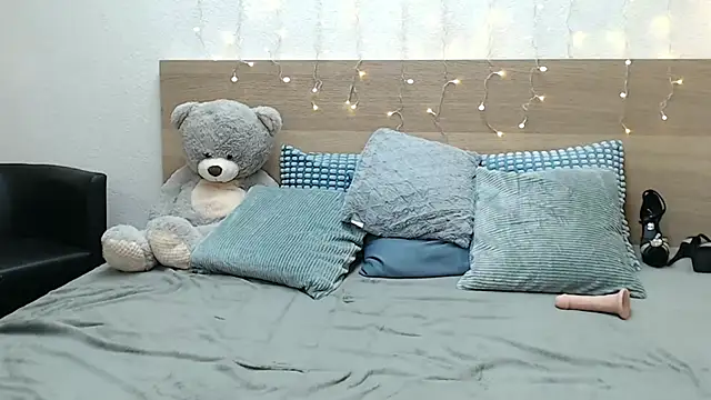 SophieyMoon - Ultimate Crazy Anal Show + DP w Squirt