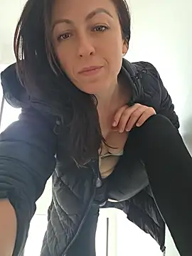 Risky_woman - FOUNTAINE SQUIRT IN PARK OUTSIDEwin snap