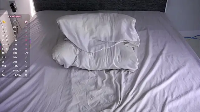 FeleciaSlowey - Make my tight pussy little wet