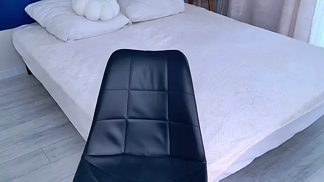 Alexis_Lovely - show hairy pussy