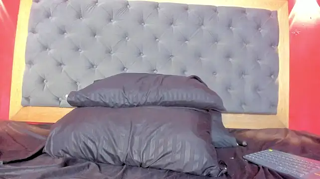 YayaHilton - 🍑Open Legs & Show Pussy💦