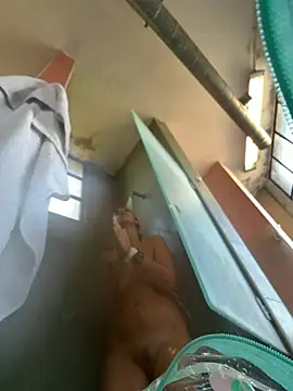 La_stefy96 - Fatemi godere nella doccia della palestr