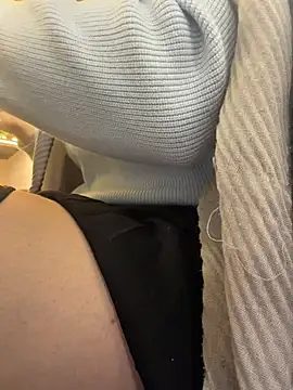 AdelRich - Show tits on public