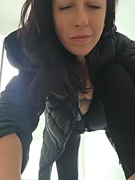Risky_woman - FOUNTAINE SQUIRT IN PARK OUTSIDEwin snap