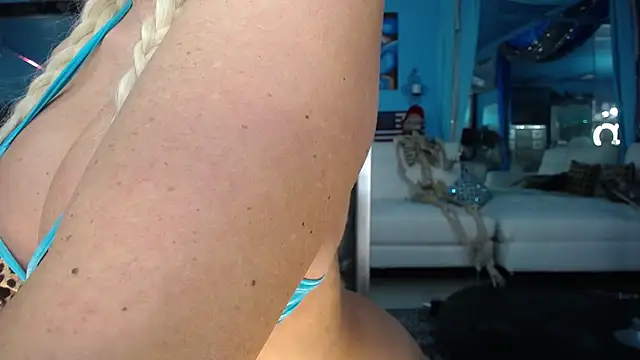 ADRIANNA_FOX - show tits