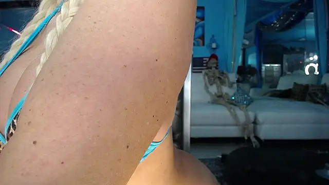 ADRIANNA_FOX - show tits