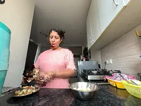 SubmissiveKaur - Show neighbour and suck cock