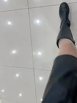 Yue2026s - 户外超级刺激……偷偷夹着小粉在咖啡厅……国王👑完成✅无內衣👙