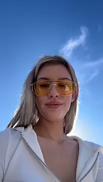 KikiWatson - Show ass in public 🥰