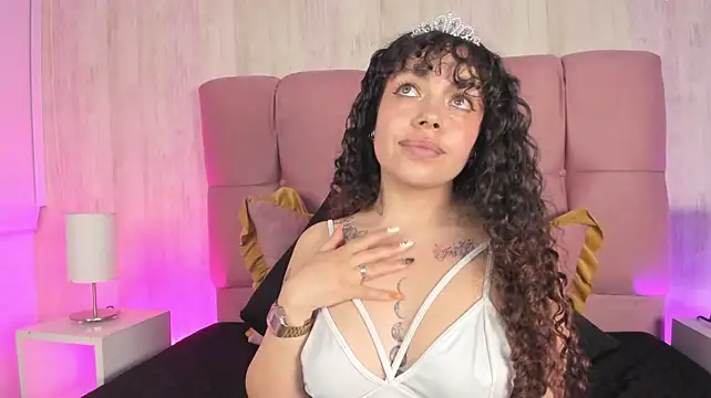 Ruby_diamonds - twerking on four