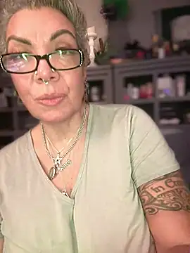 Dieseldame1313 - Hey guys topless dance