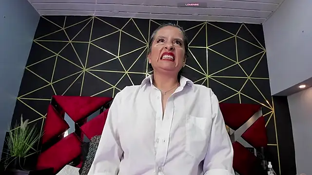 Kendra-Foxxy - Boob show + Cream on tits 🔥